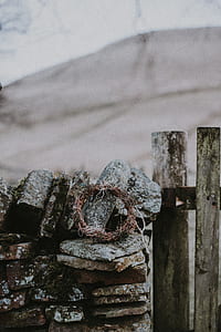 round brown wreath thumbnail