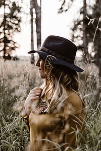 woman wearing gray hat thumbnail