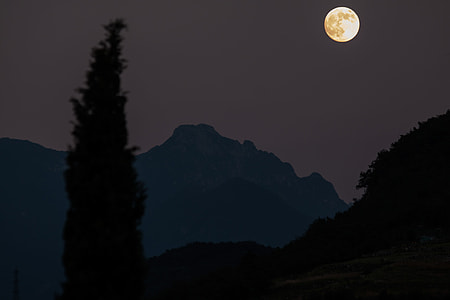 summit and full moon thumbnail