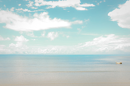 ocean under white cloudy sky thumbnail