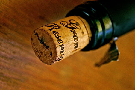 close-up photo bottle with cork thumbnail