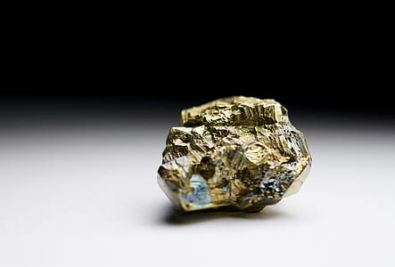 gold stone fragment thumbnail