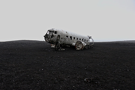 crashed airplane on barren land thumbnail