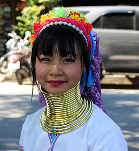 woman wearing collar necklace thumbnail