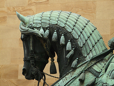 close-up photo of green horse statue thumbnail