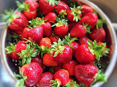 pile of strawberries thumbnail