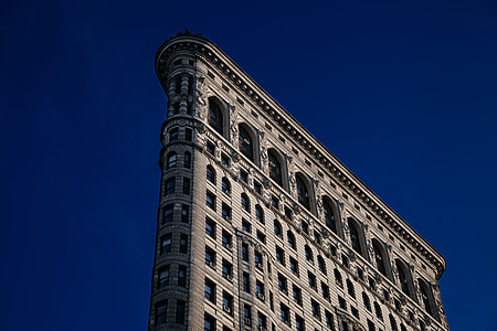 Facade of the Flatiron building thumbnail