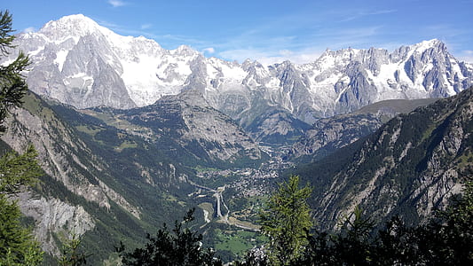 mountain covered snow under blue sky at daytime thumbnail