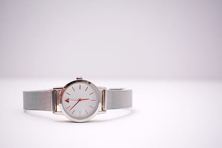 Round Silver-colored Analog Watch With Silver-colored Strap thumbnail
