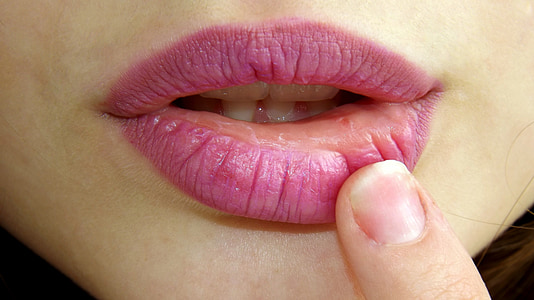 woman showing her lips thumbnail