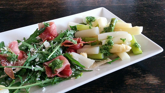 plate of vegetable salad thumbnail