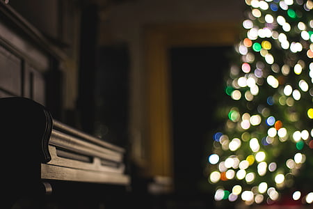 upright piano shallow focus photography thumbnail