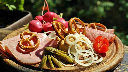 selective focus photography of ham breakfast platter thumbnail