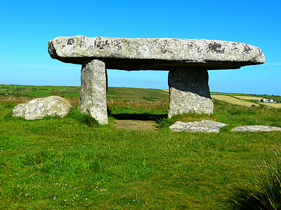 gray stonehenge during daytime thumbnail