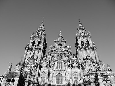 grayscale photo of concrete cathedral thumbnail
