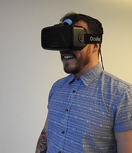 man using VR headset thumbnail