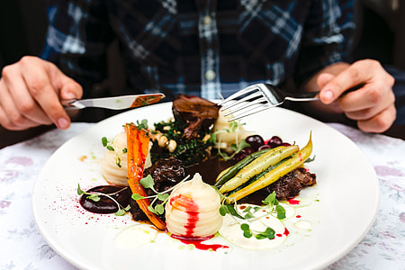 Dinnaer at restaurant thumbnail