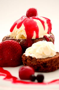 chocolate and strawberry cake thumbnail