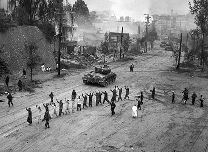 M26 Pershing tanks in downtown Seoul during the Second Battle of Seoul in the Korean War thumbnail
