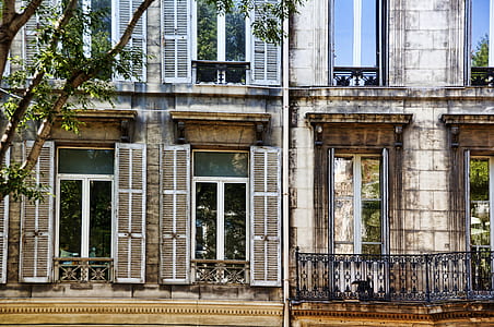 photo of brown building during daytime thumbnail
