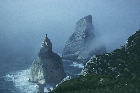shallow focus photography of island thumbnail