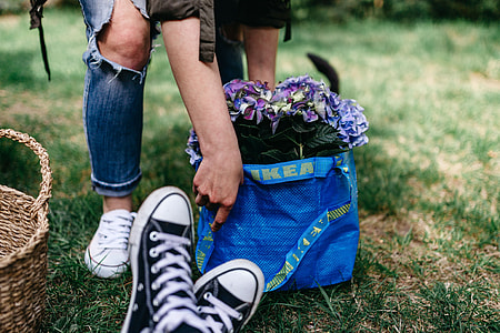 THE TOP TREND THIS SEASON - IKEA's FRAKTA Shopping Bag thumbnail