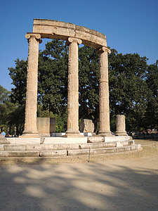 architectural photography of pillar thumbnail