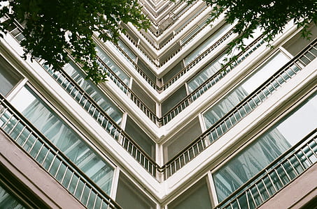 worm's eye view with building thumbnail