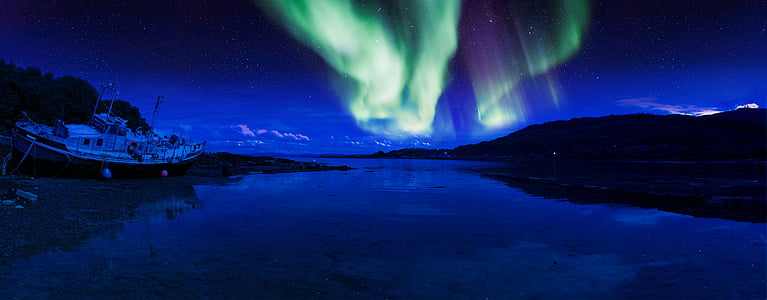 Aurora at night thumbnail