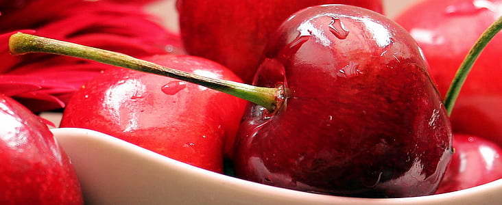 plate of cherry fruits thumbnail