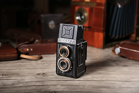 Old Dual Camera, Twin-Lens Reflex Camera thumbnail