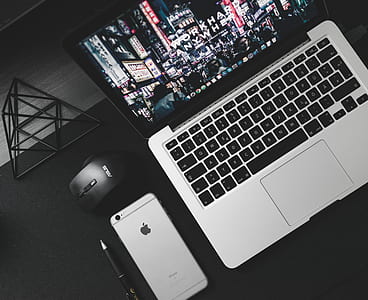MacBook Pro and space gray iPhone 6 thumbnail