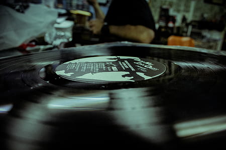 shallow focus photography of vinyl record thumbnail