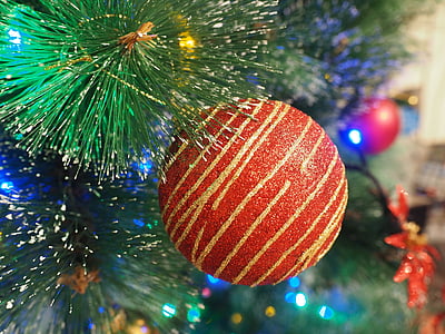 close-up photography ofg red and brown christmas tree ornament thumbnail