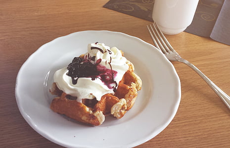 waffle with cream thumbnail