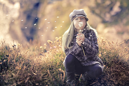 girl blowing dandelion in tilt lens photography thumbnail