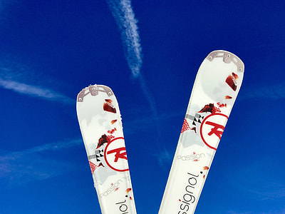 pair of white ski blades thumbnail