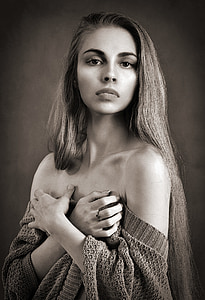 grayscale photo of a woman thumbnail