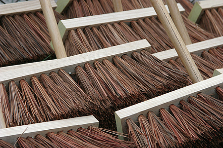 shallow focus photography of brown floor brushes thumbnail
