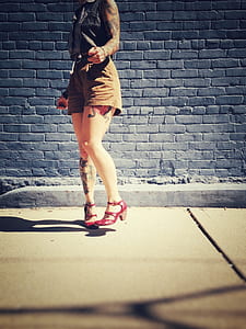 woman in brown short pants photo thumbnail