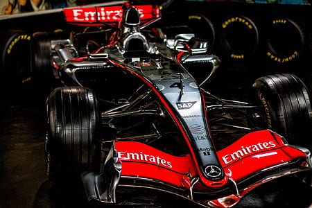 red and black Emirates F1 car thumbnail