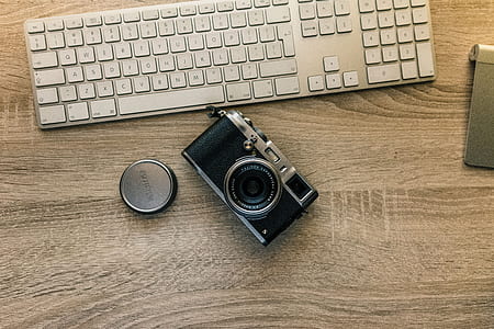 black and gray DSLR camera on table thumbnail
