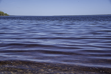 Peaceful waters of Lake Winnipeg thumbnail