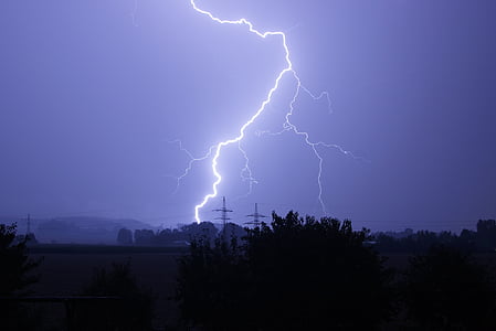 lightning striking trees thumbnail