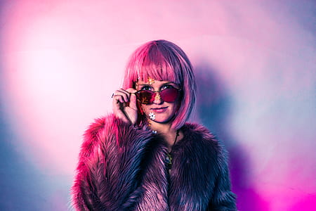 woman wearing black framed sunglasses thumbnail