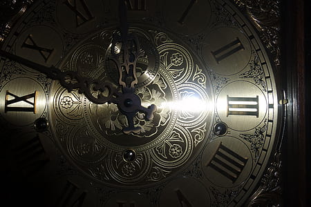 round silver-colored clock reading at 11:48 thumbnail