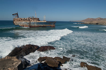 Decaying Ship In The Ocean thumbnail