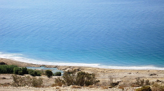 aerial photography of body of water thumbnail