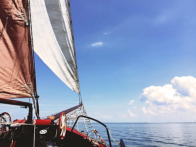 White and Brown Sail on Boat on Body of Water thumbnail