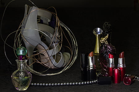 four lipstick bottles thumbnail